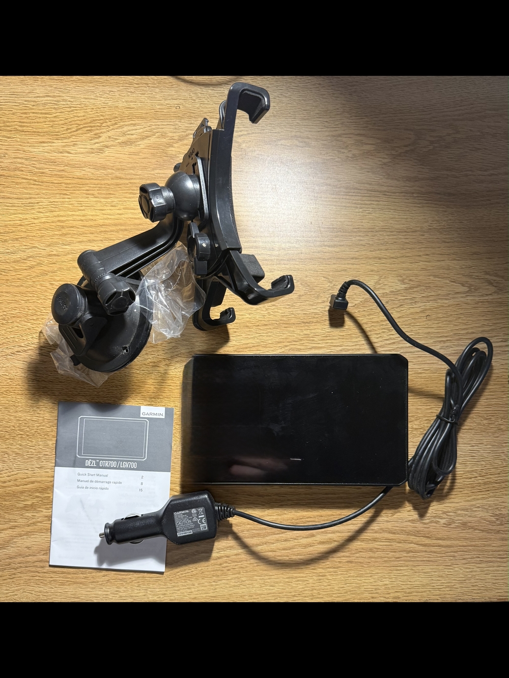 Car Mount Kit with Black GPS Unit and Charger